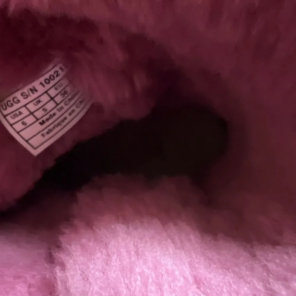 Womens UGG Boots K Bailey Button Butterfly Raspberry & Silver RSPS Sz 6 Fits 7.5 - Picture 15 of 16